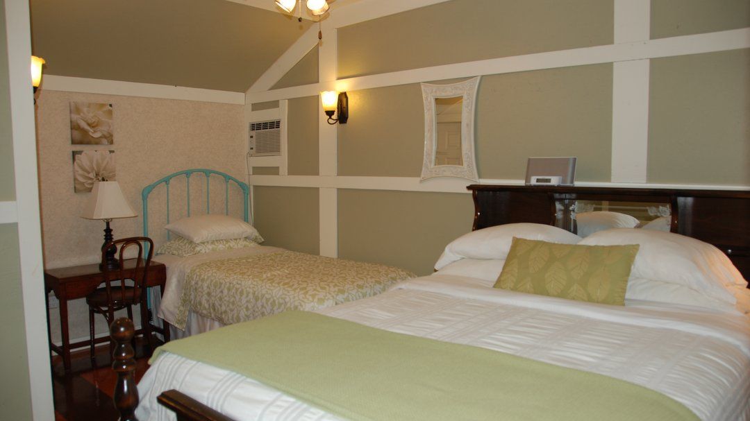 Bed configuration in Companion Cabin.