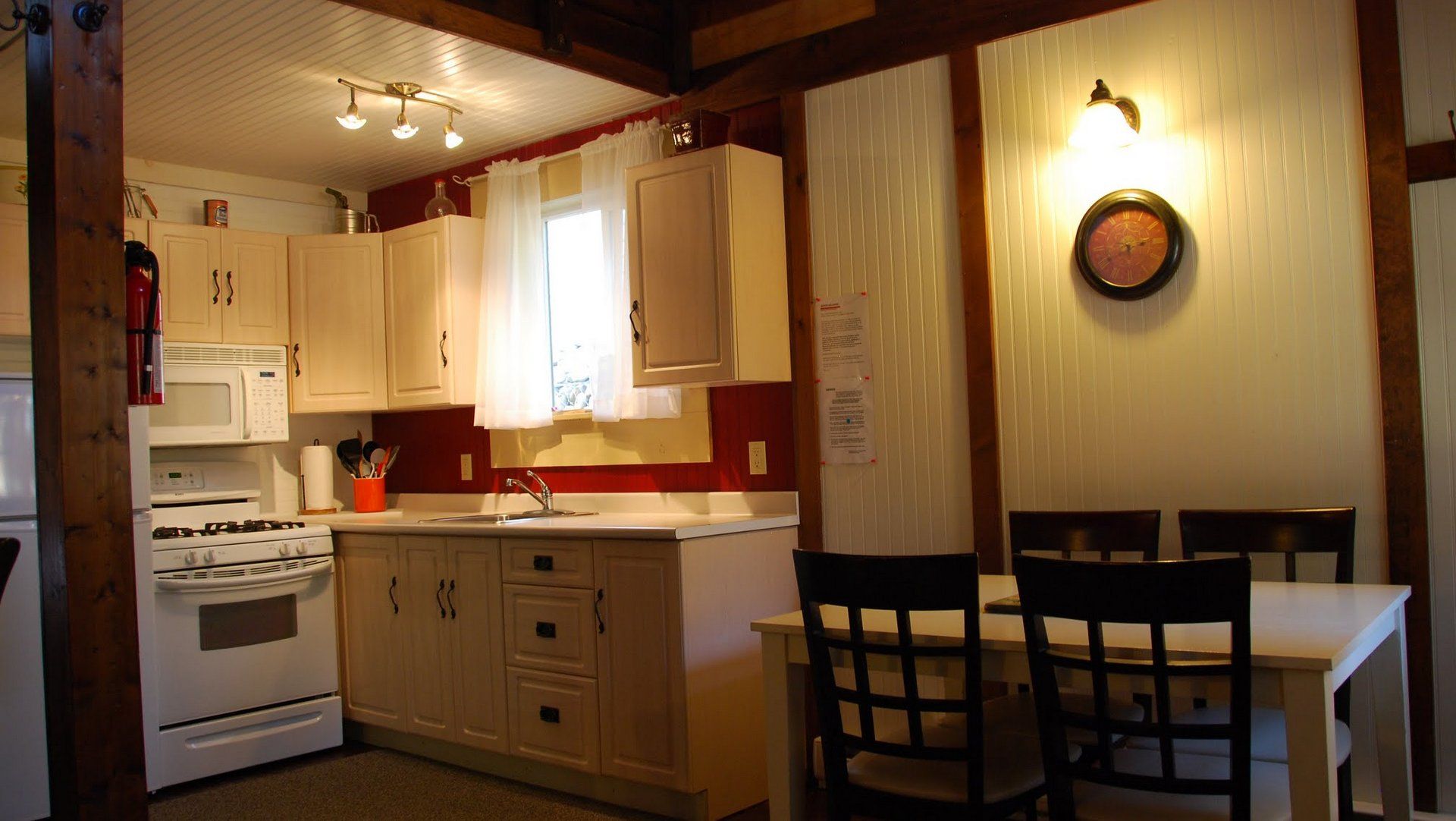 Monashee Cabin kitchen/dining area at Griffin Lake cottage rentals.