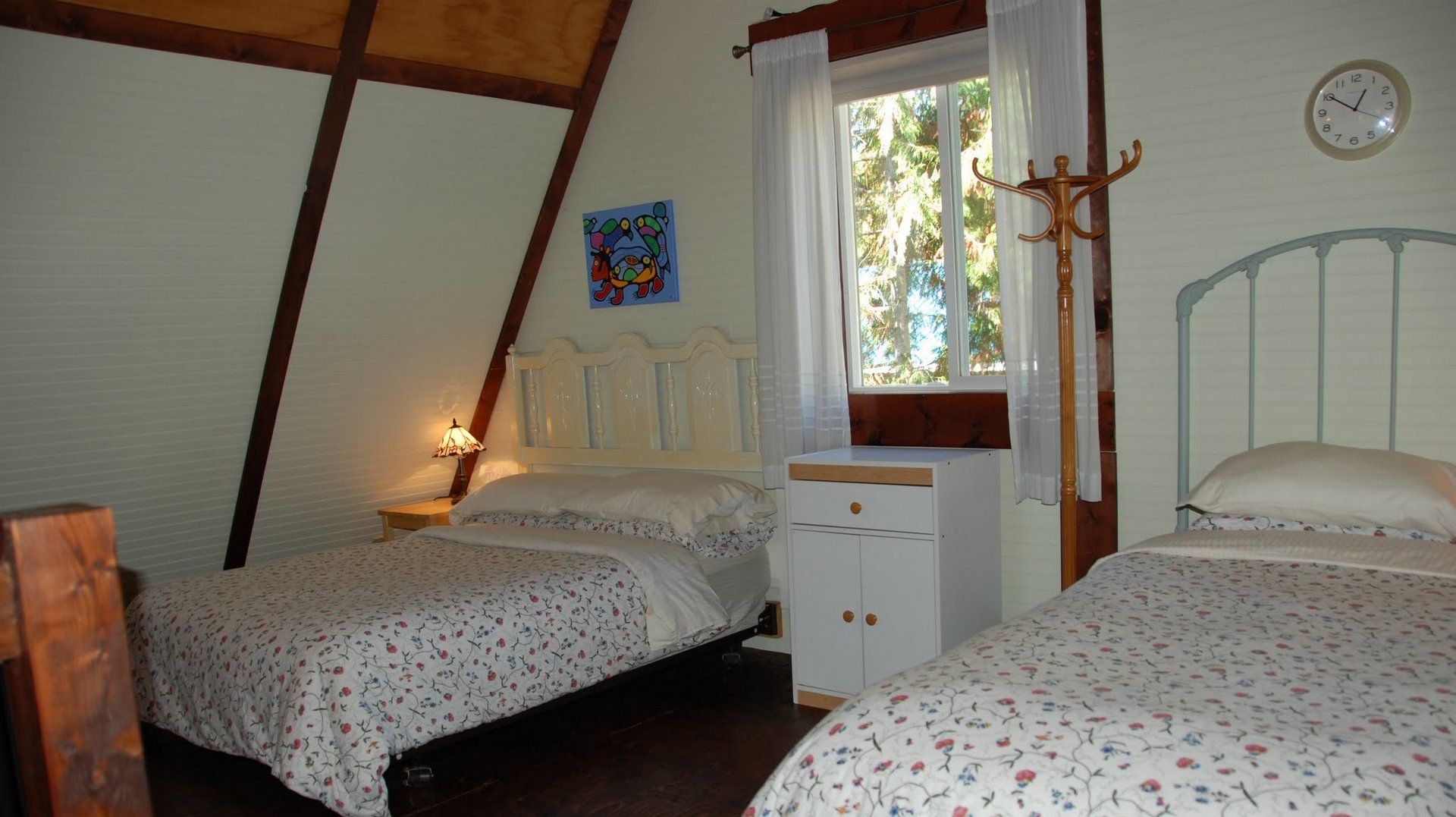 Double and single bed in Monashee Cabin loft.